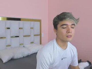 horny_steven_room