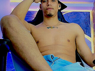 Dominic_Max